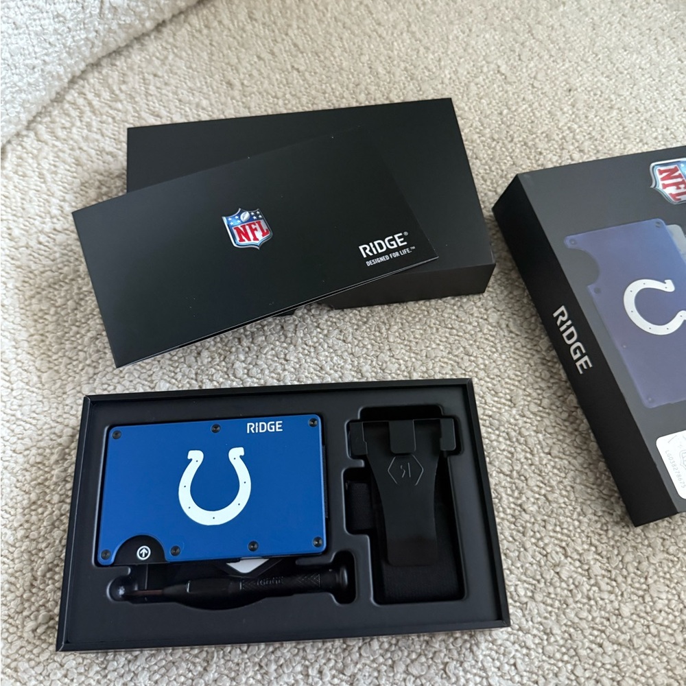 Ridge Blue Key & Card Holder